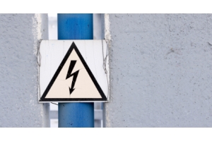 Tablero electrico con interruptores y componentes de protección