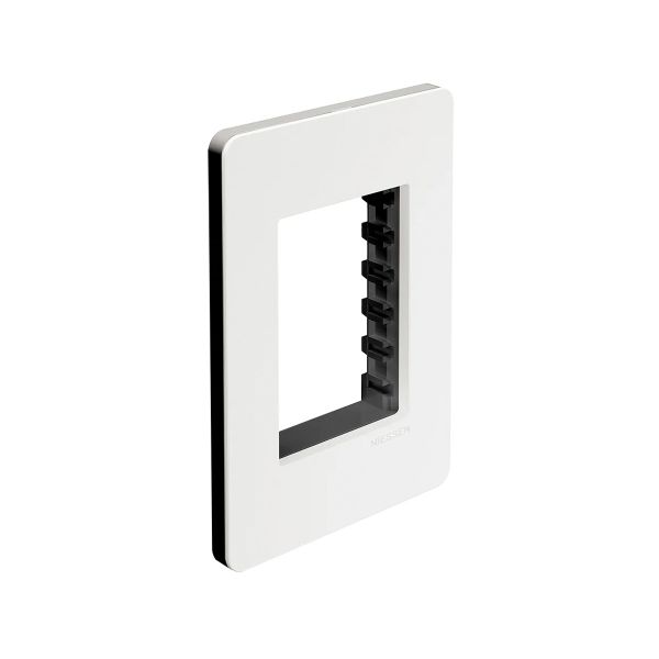 Placa de 3 módulos blanca, con chasis negro. N1373-BN Estevez