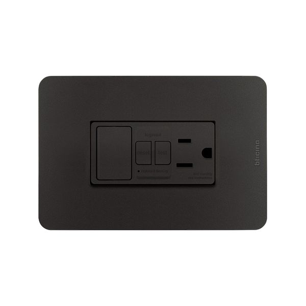 Tomacorriente ICFT con protección infantil de 1 polo y apagador sencillo 15 A, 125 V, negro mate. JB4028GFAG6Q Bticino